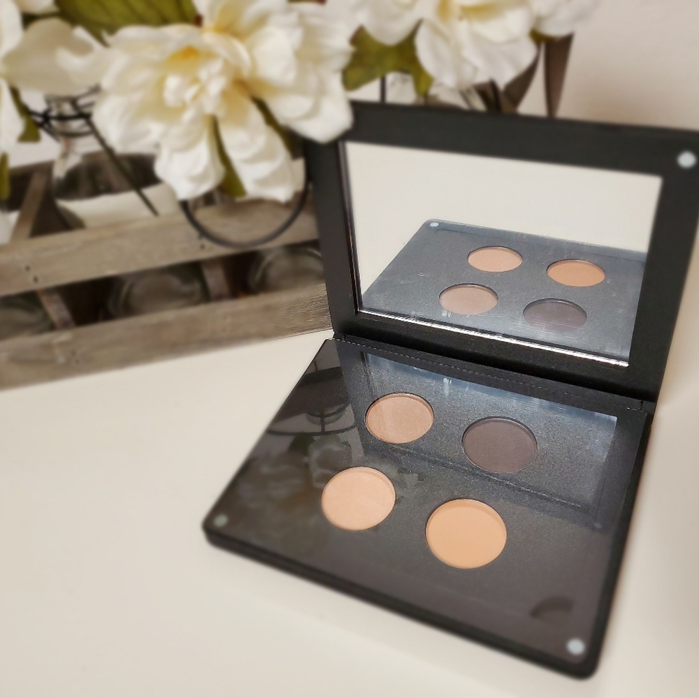 ittsē Magnetic Eyeshadow Pallet